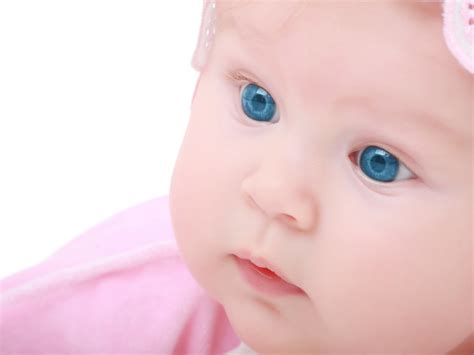 Foto De Lindo Bebé Con Ojos Azules ~ Banco De Fotos Profesionales