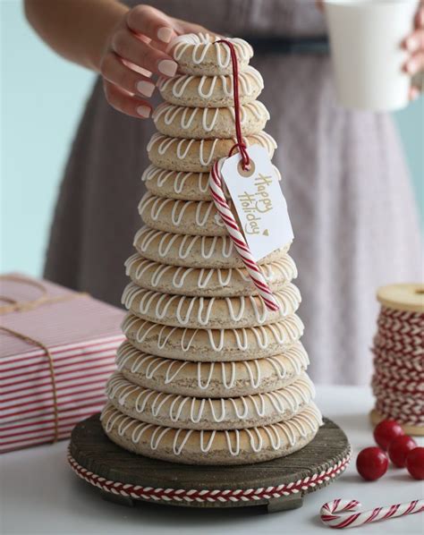 Struffoli, pizzelle, anginetti, cartellate, fig cookies, pignoli and many more. ALMOND COOKIE TOWER FOR THE HOLIDAY´S | Almond cookies, British cookies, Italian wedding cakes