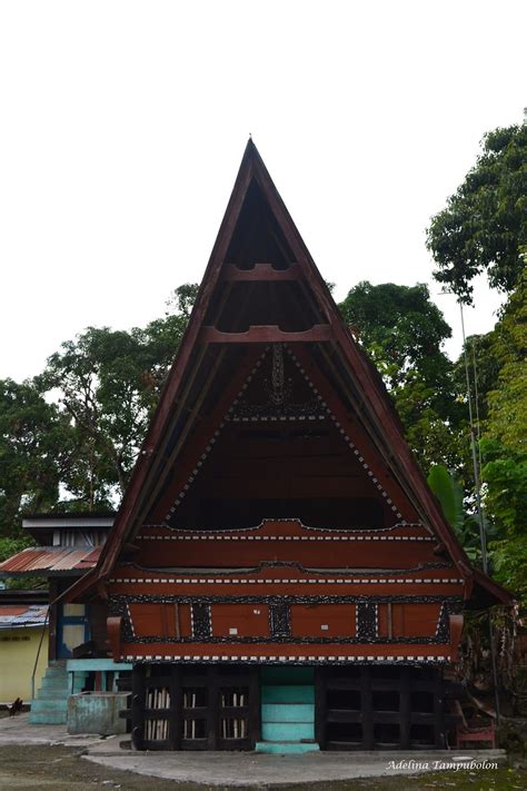 Rumah adat batak karo sumatera utara ini berbeda dengan rumah adat suku lainnya dan kekhasan itulah yang mencirikan rumah adat karo. Gambar Gambar Rumah Adat Di Sumatera Utara - Contoh Z