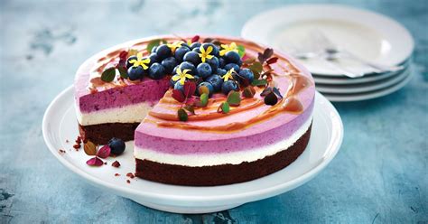 Her får du tips, inspirasjon og siste nytt fra rema 1000. Cheesecake med blåbær og saltkaramel - Opskrifter - Arla