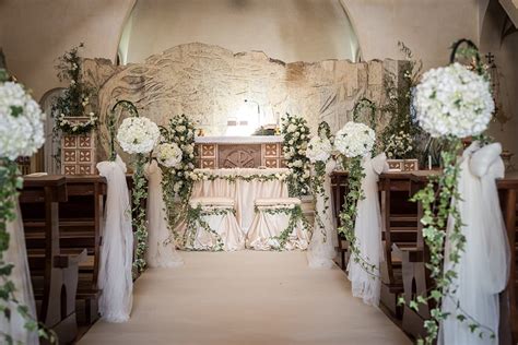 Ricca galleria di immagini di addobbi floreali per il matrimonio in chiesa e per le cerimonie all'aperto; Allestimenti floreali matrimonio | Paola Repetto Consoli ...