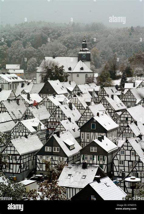 Altstadt Von Freudenberg Im Schnee Fotos Und Bildmaterial In Hoher