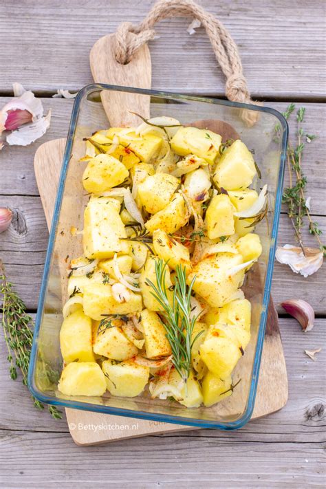 Aardappels Met Tijm En Rozemarijn Uit De Oven Recept Betty S Kitchen