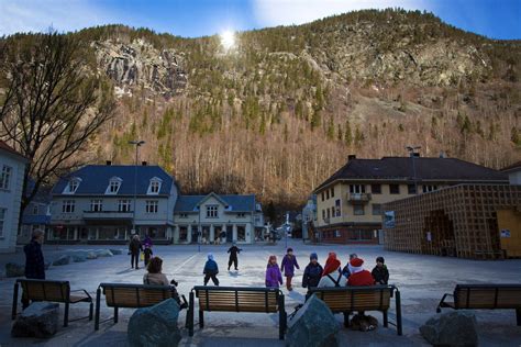 Beaming Good Cheer To A Norwegian Towns Dark Days The New York Times
