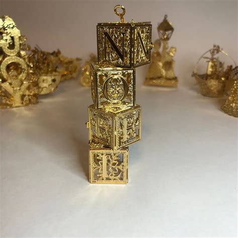 Snoopn4pnuts.com is the world's largest snoopy store, stocking over 13000 different new and vintage snoopy and the peanuts gang collectibles. Vintage Danbury Mint Gold Christmas Ornaments 1999 ...