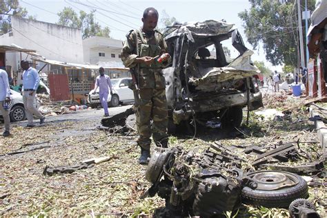 Car Bomb In Somalias Capital Kills 2 Near Presidents House