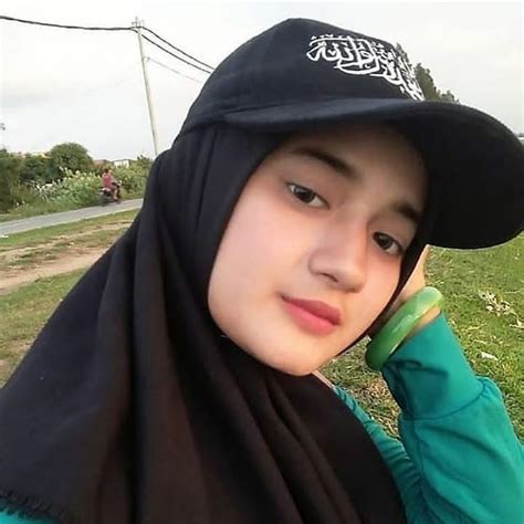 Foto artis selebgram cantik berhijab. Cantik Berhijab Senyum Merekah - Sehijab | Beautiful hijab girl, Beautiful hijab, Beautiful ...