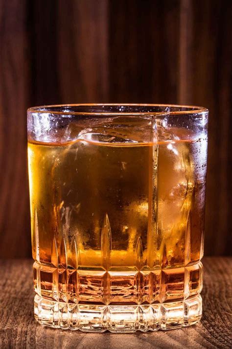 23 Best Whiskey Cocktails Drink Recipes To Mix With Whiskey And Bourbon