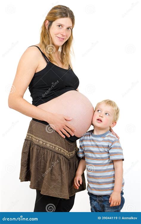 Schwangere Mutter Mit Einem Bruder Des Kleinen Jungen Stockbild Bild