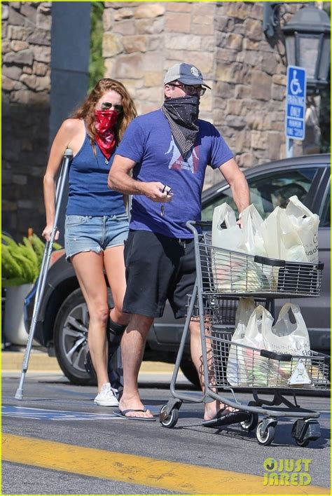 Jon Hamms Girlfriend Anna Osceola Joins Him At Supermarket Uses