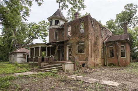 The World S Most Spooky Abandoned Houses