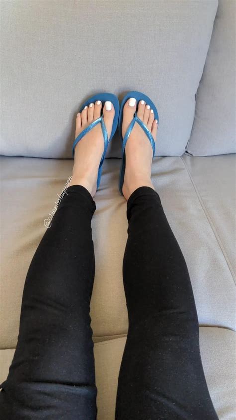 Asian Girls With Beautiful Feet