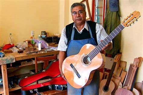 Las Guitarras De Paracho Michoacán El Souvenir