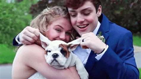 Girl Marries Her High School Sweetheart Just Days After Learning He Has