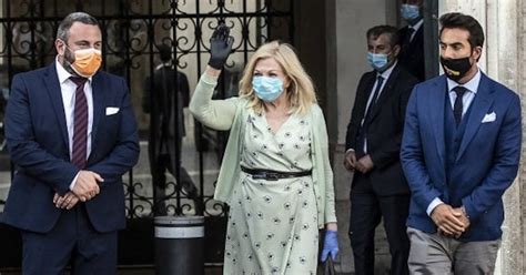 Kansas mayor resigns in fear for her safety after comments favoring mask mandate led to threats. Sandra Milo Fidanzato : Il Fidanzato Di Sandra Milo Al Red Carpet Di Venezia 2019 : 3,839 likes ...