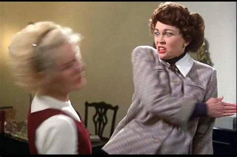 Ouch Faye Dunaway As Joan Crawford And Diana Scarwid Christina Crawford In The Movie Mommie