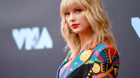 Taylor Swift Bows Out Of Unannounced Grammy Performance Youtube