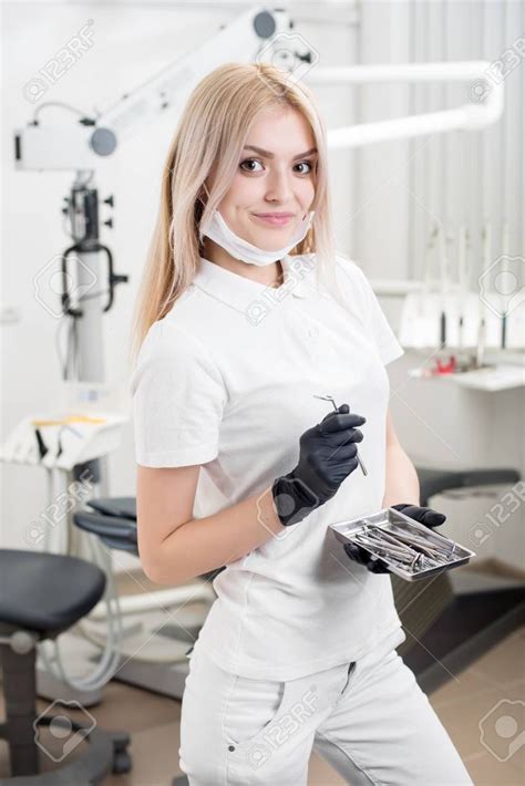 Beautiful Girl Model Dentist Combining Beauty And Brains Misgonline
