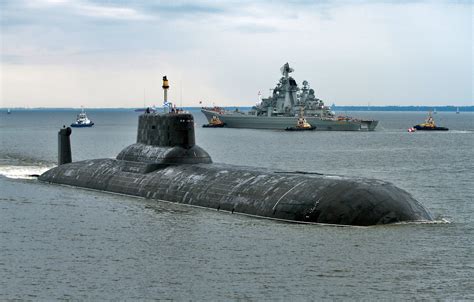 Russian Typhoon Class Submarine And Kirov Class Battlecruiser [1332 × 850] Warshipporn