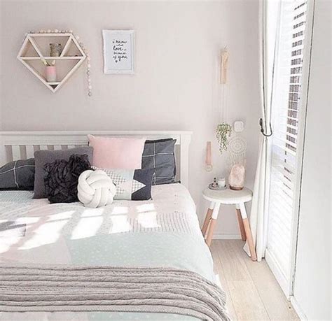 33 Awesome White And Pastel Bedroom Design Ideas To Sleep Better Decoración De Unas