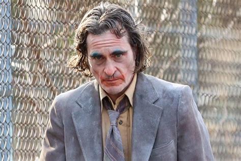 Joker 2 Set Photos Show Joaquin Phoenix In A Dwight Schrute Esque