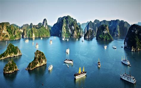 Halong Bay in Vietnam HD Wallpaper | Background Image | 2560x1600