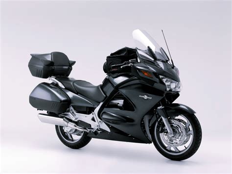 I should be able to change the handlebars to meet my needs, but what do the passengers think about the riding positions and. ST 1300 Pan-European - HONDA - Galeries photos - MOTOPLANETE