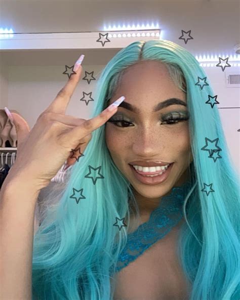 Pretty Woman Dying My Hair Light Skin Girls Blue Wig Cute Makeup Looks Different Hair