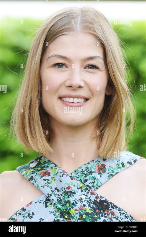 2016 Rhs Chelsea Flower Show Featuring Rosamund Pike Where London