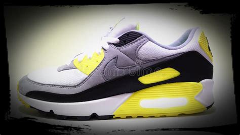 Nike Air Max 90 Iconic 90s Sports Shoe With Visible Air Unit In The