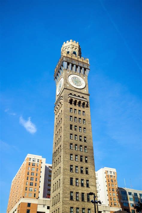 The 10 Most Iconic Clock Towers In The World Architectural Digest Huge Clock University Of