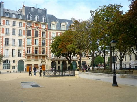 Place Dauphine, Paris | French Moments