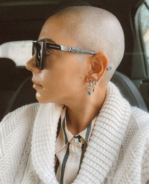 Pin By David Connelly On Bald Women 08 Shaved Hair Women Bald Women Bald Head Women