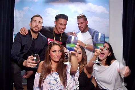 How To Throw The Best Jersey Shore Reunion Watch Party