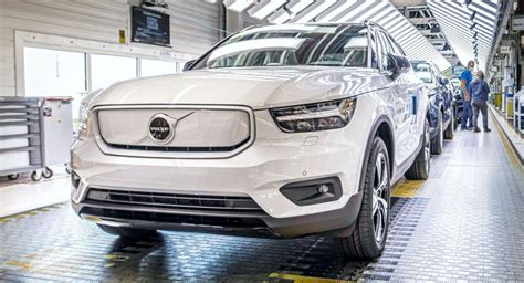 Volvos First Fully Electric Car The New Xc40 Recharge Enters