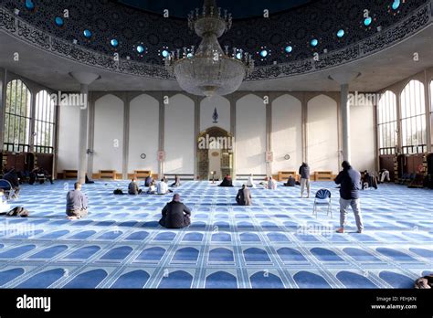 Muslims At The Mosque Hi Res Stock Photography And Images Alamy