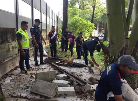 The dewan bandaraya kuala lumpur (dbkl) is offering a discount for outstanding summon or compounds. (7 GAMBAR) DBKL Robohkan Kuil Main PACAK ikut sedap mimpi ...