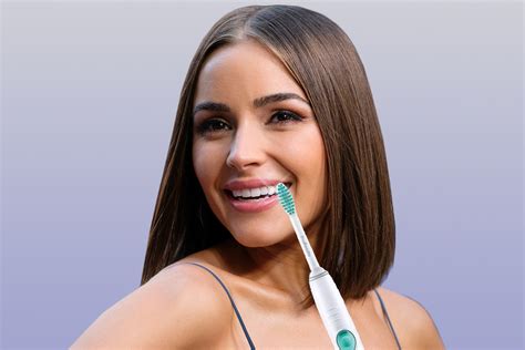 Olivia Culpo Is Ting Everyone A Toothbrush This Christmas