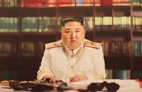 북한 어제와 오늘 ‘공화국 원수 계급장 변화와 김정은 속내 Dailynk