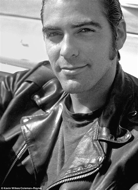 Полное имя джордж тимоти клуни. George Clooney in 1989 is a rugged young unknown actor in ...