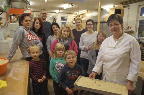 Provided to vnclip by the orchard enterprises backe backe kuchen · we butter the bread with butter das monster aus dem. Backe, backe Kuchen - Eisenach Online