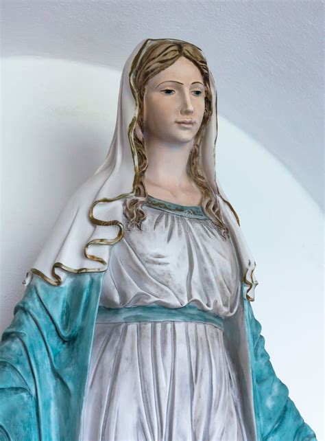 Estatua De Maria De Virgen Foto De Archivo Imagen De Virginal 77897608