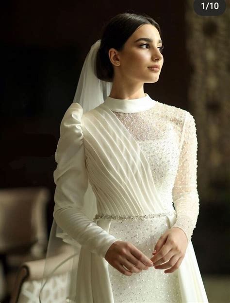 Pin By Karolina On Wedding Simple Wedding Gowns Bridal Hair