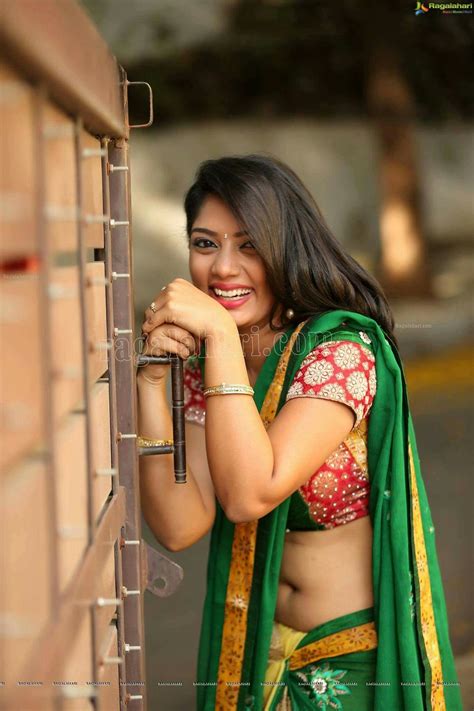 South Indian Tv Anchors Sexy Saree Navel Show Hot Gir