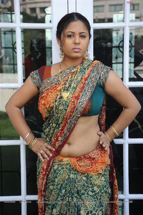 ACTRESS SEXY SPICY HOT PICTURES Sunakshi Navel Show In Saree