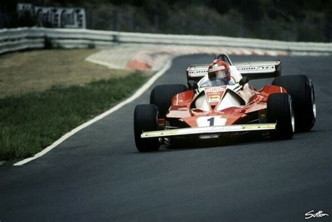 Niki lauda hatte seit seinem schweren unfall auf dem nürburgring 1976 immer wieder gesundheitliche probleme. 37. Jahrestag von Laudas Nordschleifen-Unfall - Formel 1
