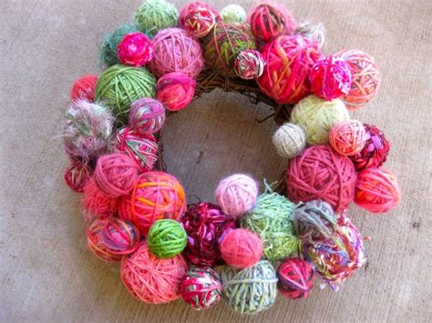 Yarn Ball Wreath From Coolclimates Blog Upcycled Diy Kransen