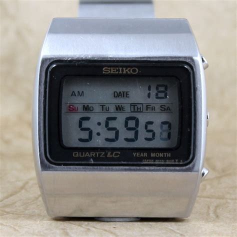 retro digital watch vintage gents seiko quartz by asecondtime
