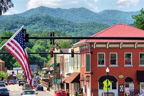 Western Nc Small Towns Near Asheville Small Town America Mountain