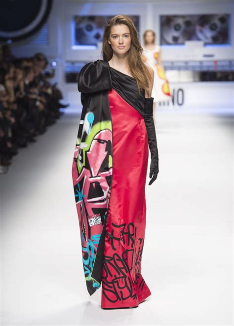 Moschino Aw 1516 Fashion Show Moda